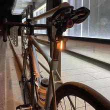 Laden Sie das Bild in den Galerie-Viewer, LED-Fahrradrücklicht