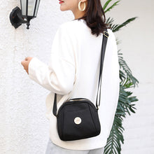 Laden Sie das Bild in den Galerie-Viewer, Shoulder small capacity shell bag