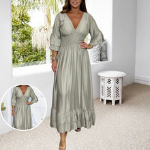 Laden Sie das Bild in den Galerie-Viewer, Maxikleid aus Satin mit Rüschen