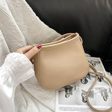 Laden Sie das Bild in den Galerie-Viewer, Einfache Crossbody-Umhängetasche