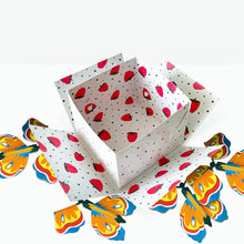 Laden Sie das Bild in den Galerie-Viewer, Magischer fliegender Schmetterling