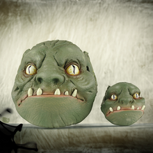 Laden Sie das Bild in den Galerie-Viewer, Horror-Kopf-Ornament aus Harz