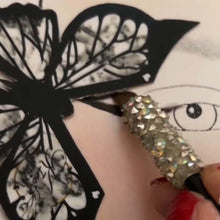 Laden Sie das Bild in den Galerie-Viewer, Schmetterling Eyeliner Form
