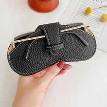 Laden Sie das Bild in den Galerie-Viewer, Stylische Ledertasche für Brillen