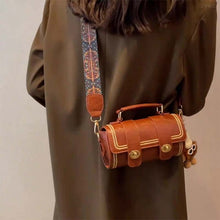Laden Sie das Bild in den Galerie-Viewer, Mini Boston Bucket Bag mit Schulterriemen