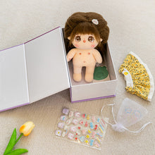 Laden Sie das Bild in den Galerie-Viewer, Plüschpuppe mit wechselbarer Kleidung