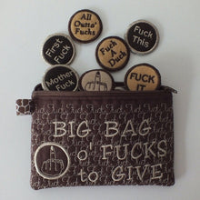 Laden Sie das Bild in den Galerie-Viewer, Große Tüte F*cks zum Verschenken Zipper Pouch