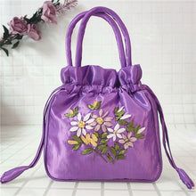 Laden Sie das Bild in den Galerie-Viewer, Beutel mit besticktem Blumenmuster