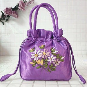 Beutel mit besticktem Blumenmuster