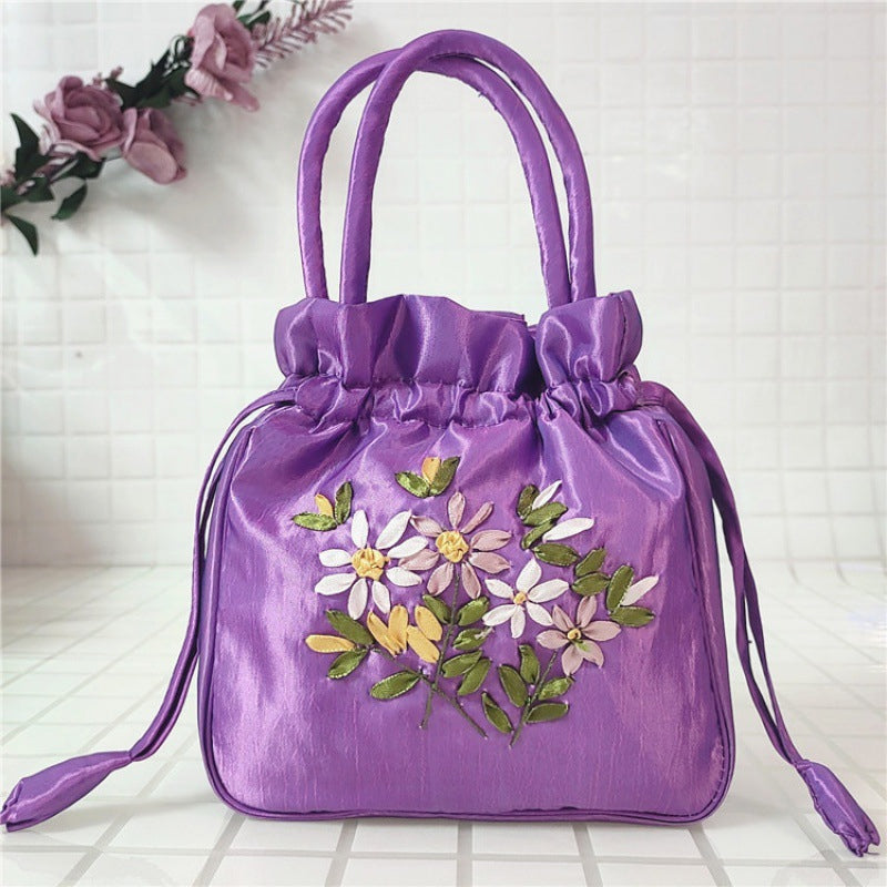 Beutel mit besticktem Blumenmuster