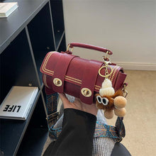 Laden Sie das Bild in den Galerie-Viewer, Mini Boston Bucket Bag mit Schulterriemen