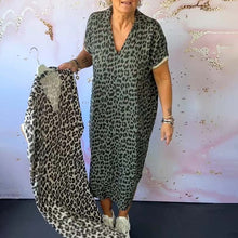 Laden Sie das Bild in den Galerie-Viewer, Kurzarmkleid mit V-Ausschnitt und Leopardenmuster