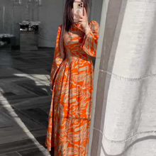 Laden Sie das Bild in den Galerie-Viewer, Bedrucktes langärmeliges Midikleid mit Taille
