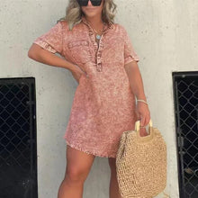 Laden Sie das Bild in den Galerie-Viewer, Jeanskleid mit Fransensaum