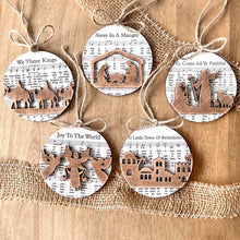 Laden Sie das Bild in den Galerie-Viewer, Notenblatt-Krippenornament