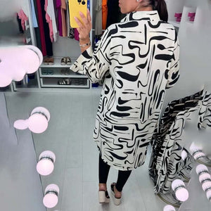Übergroße Bluse mit abstraktem Aufdruck