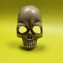 Laden Sie das Bild in den Galerie-Viewer, Ultrarealistisches Nachtlicht mit menschlichem Schädel