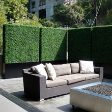 Laden Sie das Bild in den Galerie-Viewer, Simulierter Rasen aus Kunststoff