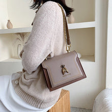 Laden Sie das Bild in den Galerie-Viewer, Elegante Umhängetasche für Damen mit Bienen-Patch