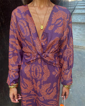 Laden Sie das Bild in den Galerie-Viewer, Vintage-bedrucktes, langärmliges Kleid mit V-Ausschnitt