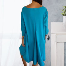 Laden Sie das Bild in den Galerie-Viewer, Damenkleid mit V-Ausschnitt und Seitentaschen