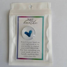 Laden Sie das Bild in den Galerie-Viewer, 🌈Mini-Taschenherz Kardinal aus Glas - Freundschaftsgeschenk