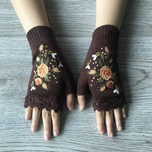 Laden Sie das Bild in den Galerie-Viewer, Handbestickte Handschuhe