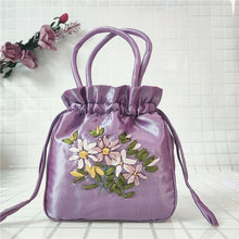 Laden Sie das Bild in den Galerie-Viewer, Beutel mit besticktem Blumenmuster