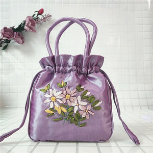 Beutel mit besticktem Blumenmuster