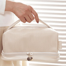Laden Sie das Bild in den Galerie-Viewer, Butter Toast Kosmetiktasche
