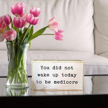 Laden Sie das Bild in den Galerie-Viewer, Englische Holztafel Ornament