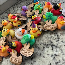 Laden Sie das Bild in den Galerie-Viewer, Jeep-Entenpuppe