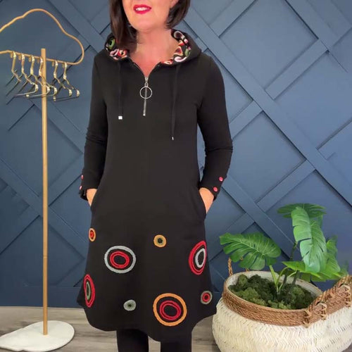 Freizeitkleid mit Kreis-Print, Reißverschluss und Kapuze