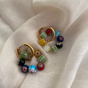 Boho-Ohrringe mit bunten Lucite-Perlen