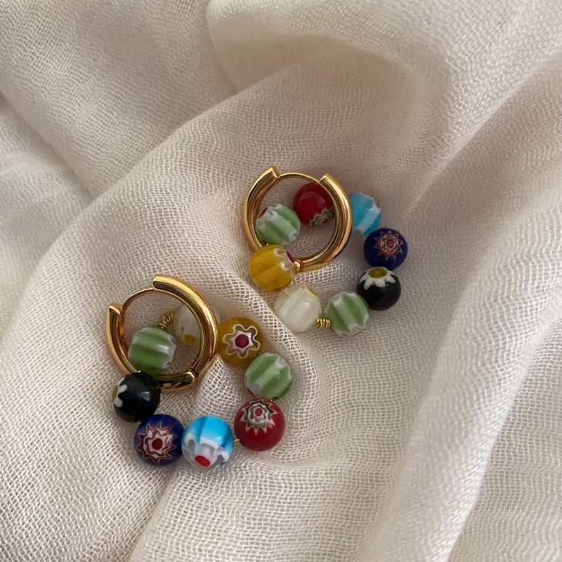 Boho-Ohrringe mit bunten Lucite-Perlen