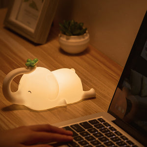 Süße elefantenförmige Nachtlampe