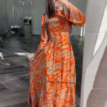 Laden Sie das Bild in den Galerie-Viewer, Bedrucktes langärmeliges Midikleid mit Taille