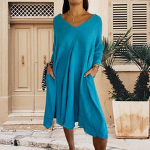 Laden Sie das Bild in den Galerie-Viewer, Damenkleid mit V-Ausschnitt und Seitentaschen