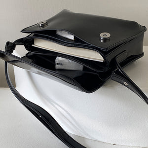 Stilvolle Umhängetasche aus Lackleder