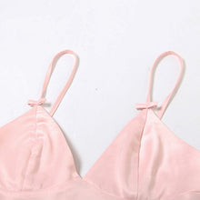 Laden Sie das Bild in den Galerie-Viewer, Neckholderkleid aus Satin mit V-Ausschnitt