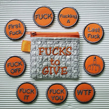 Laden Sie das Bild in den Galerie-Viewer, Große Tüte F*cks zum Verschenken Zipper Pouch