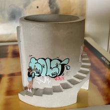 Laden Sie das Bild in den Galerie-Viewer, Kreativer Graffiti-Blumentopf-Stifthalter