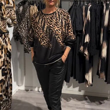 Laden Sie das Bild in den Galerie-Viewer, Lässige Rundhalsbluse mit Leopardenmuster