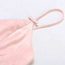 Laden Sie das Bild in den Galerie-Viewer, Neckholderkleid aus Satin mit V-Ausschnitt