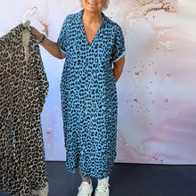 Laden Sie das Bild in den Galerie-Viewer, Kurzarmkleid mit V-Ausschnitt und Leopardenmuster