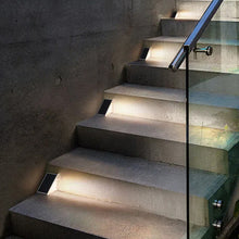 Laden Sie das Bild in den Galerie-Viewer, LED-Solar-Stufenlichter Wasserdichtes Treppenlicht für draußen