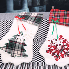 Laden Sie das Bild in den Galerie-Viewer, Weihnachtsstrümpfe in Pfötchenform