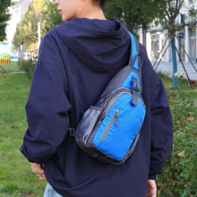 Laden Sie das Bild in den Galerie-Viewer, Wasserdichte Sport-Brusttasche
