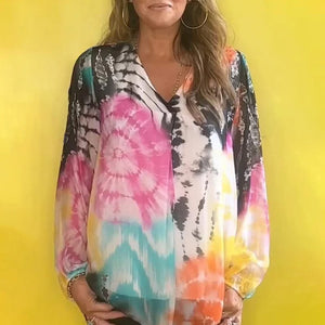 Lässige Batikbluse mit V-Ausschnitt