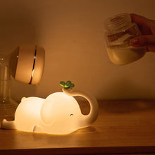 Laden Sie das Bild in den Galerie-Viewer, Süße elefantenförmige Nachtlampe